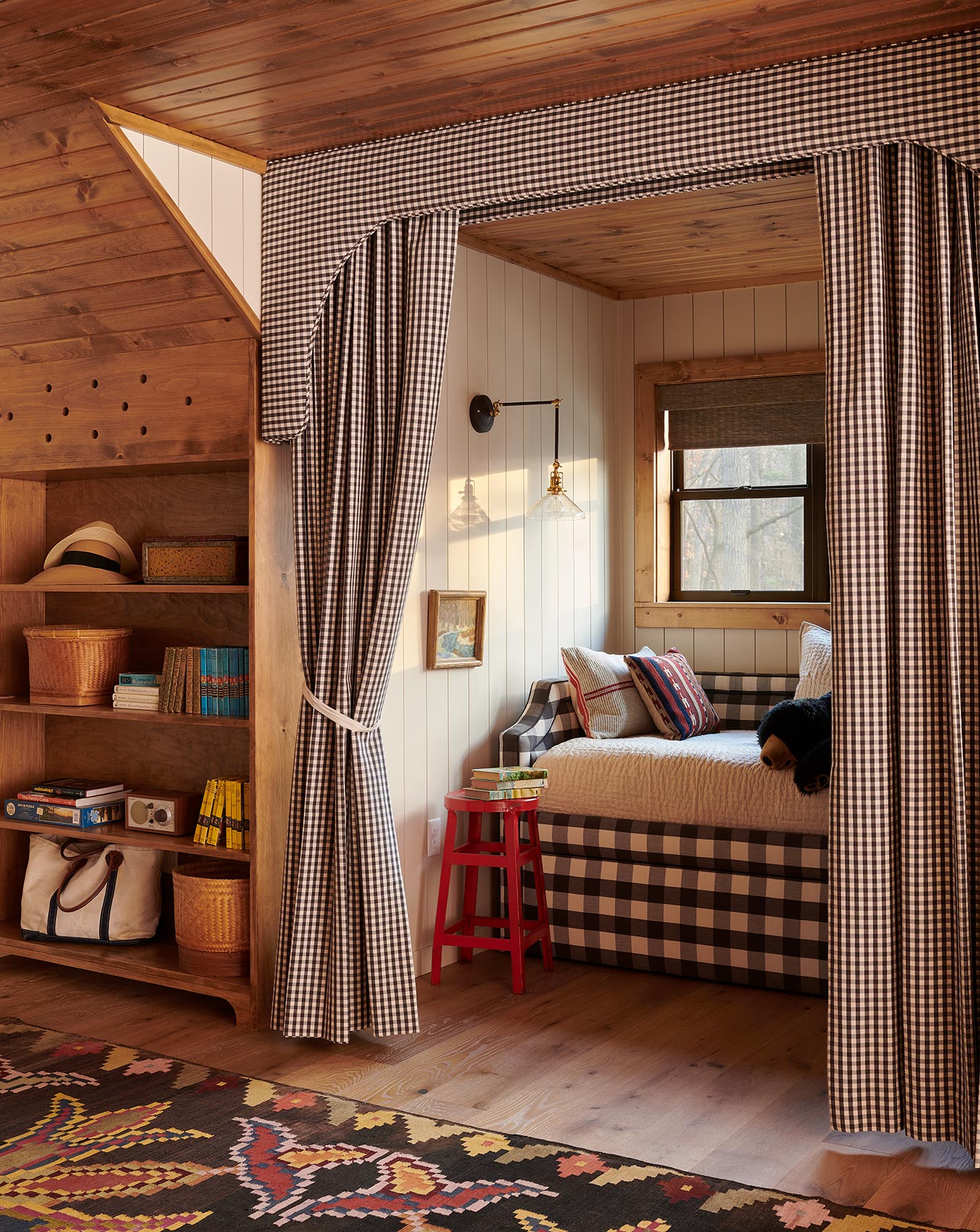 2021_11_Balsam_Lake_LoftReadingNook_0245_NookHero