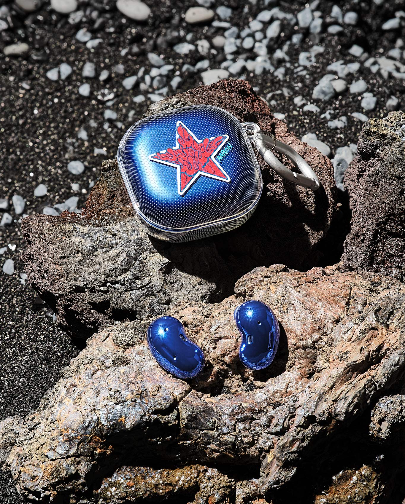 2021_12_Heineken_DryJan_Detail-Earbuds_WET_02