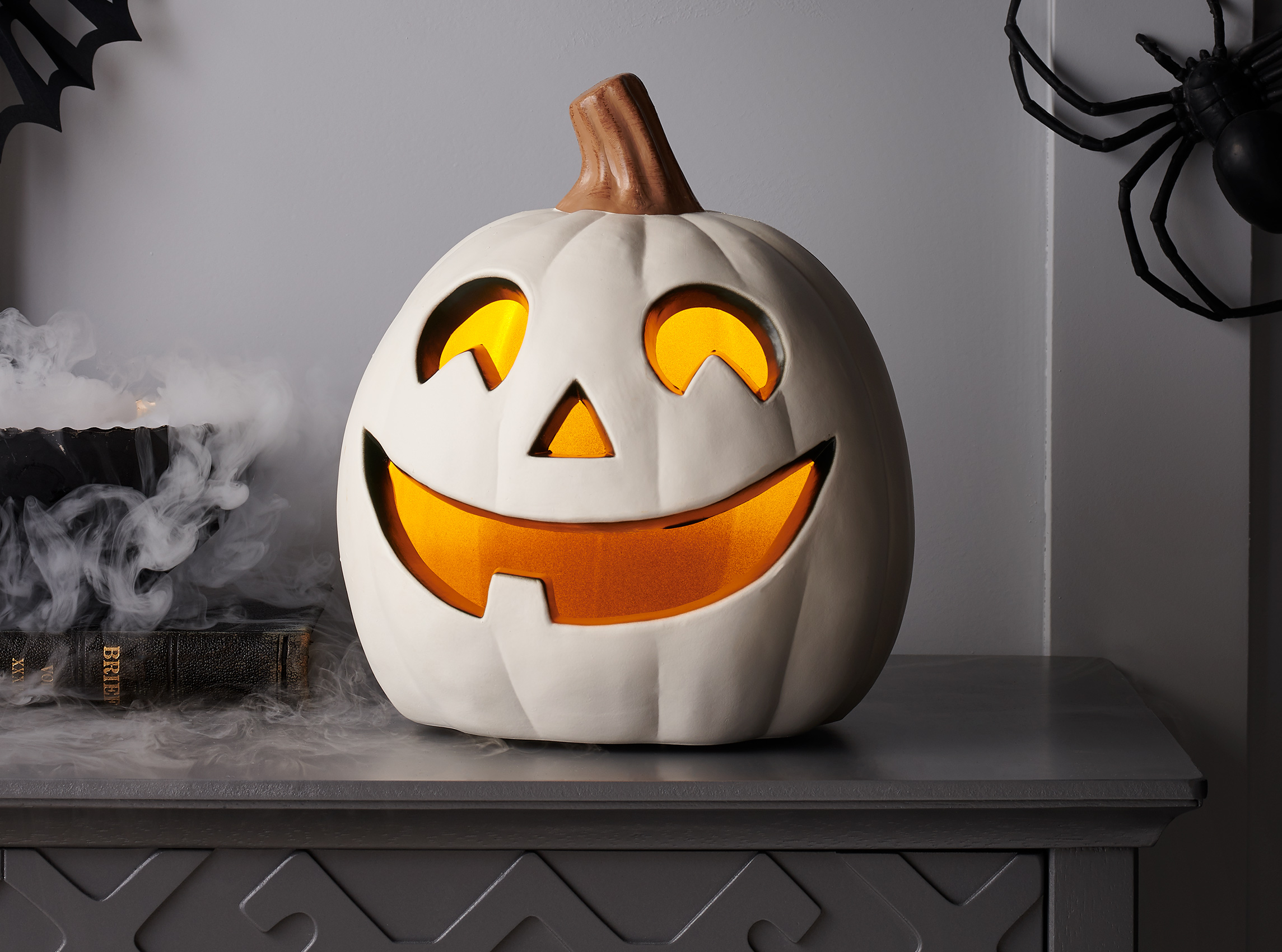 C-001217-01-025_240-43-0690_Lit_Pumpkin_White_9in